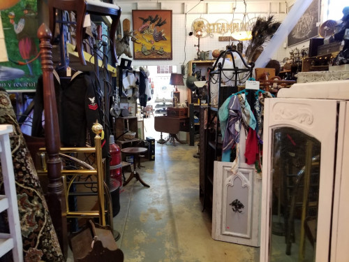 Time Bandits Antiques and Vintage - Zellwood, Florida 32798