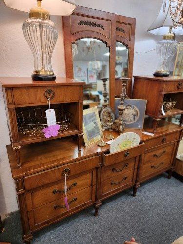 Antiques Forever - Tarpon Springs, Florida 34689