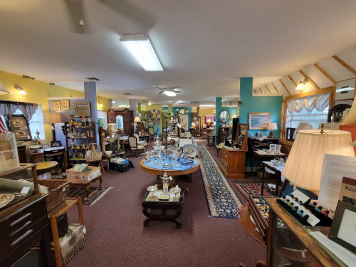 Flutterby Antiques Uniques - Destin, Florida 32541