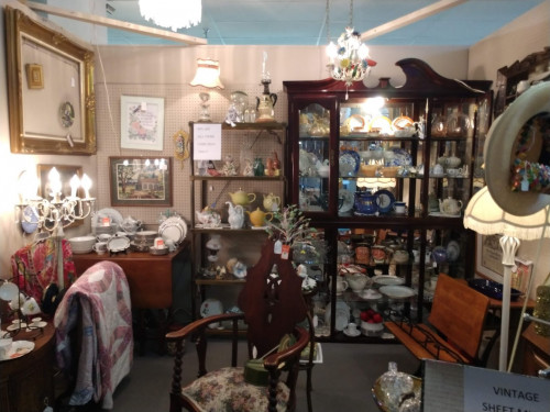 AntiqueToys.com cases within Antique Marketplace - Pinellas Park, Florida tates