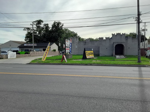 Castle On Ridge - Cleveland, Ohio 44144