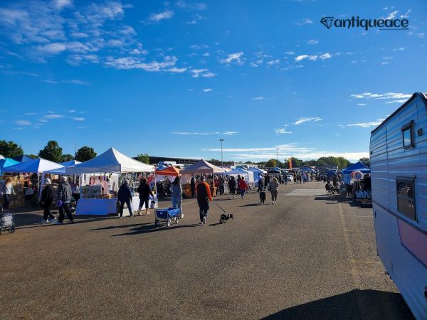 Hartville Marketplace and Flea Market - Hartville, Ohio 44632